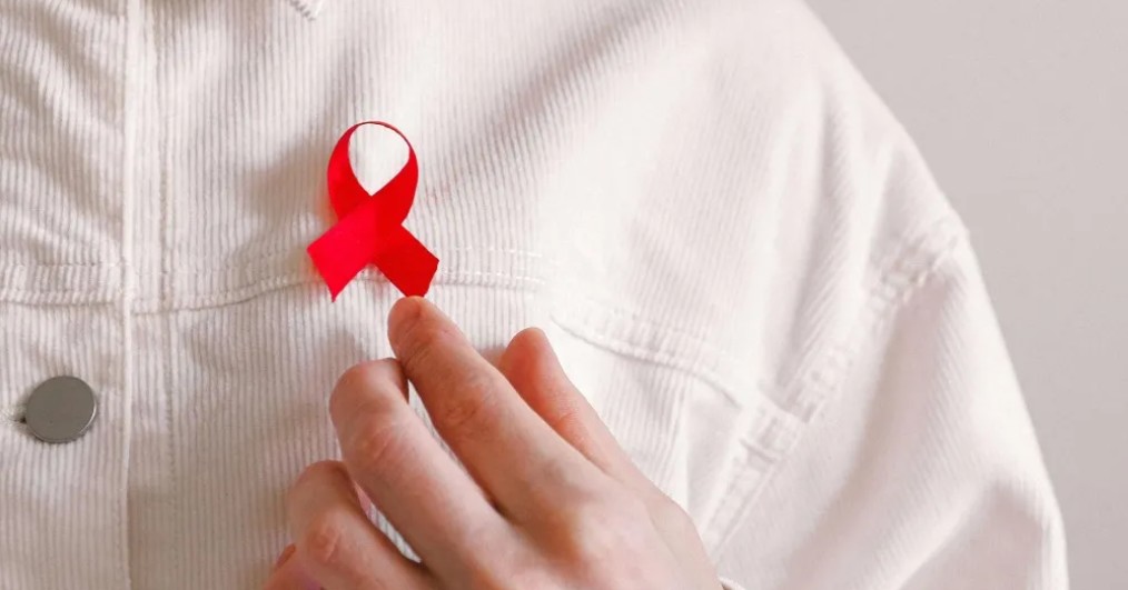 Una posible cura: Investigaciones para “cortar” el VIH de las células infectadas